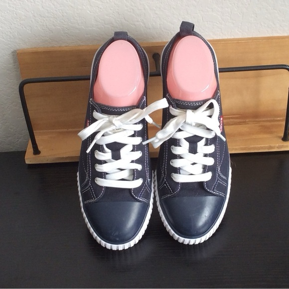 Levi’s Navy and White Sneakers - Picture 3 of 7